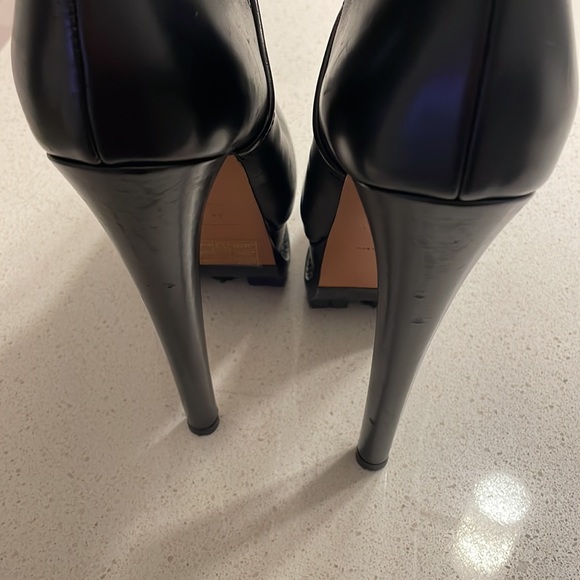 Authentic Alaia Hiking Boots (Leather) - Picture 9 of 13